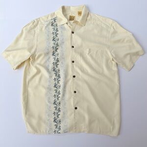 Men’s Jos A Bank Short Sleeve Silk Shirt Size Medium​